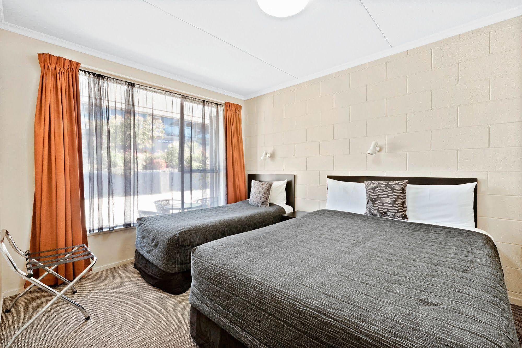 Central Gateway Motel Cromwell Exteriör bild